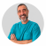 Retrato profesional de médico sonriente